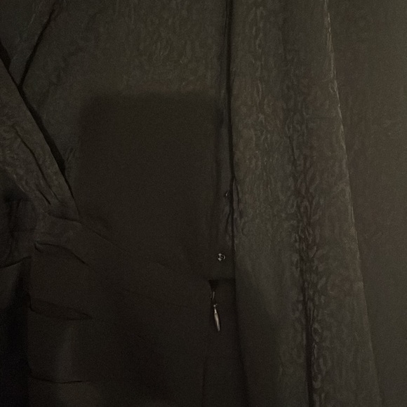 LINI Black v-neck dress - Picture 2 of 2